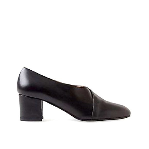 Classic Black Women's Heels - Picture 2 of 12